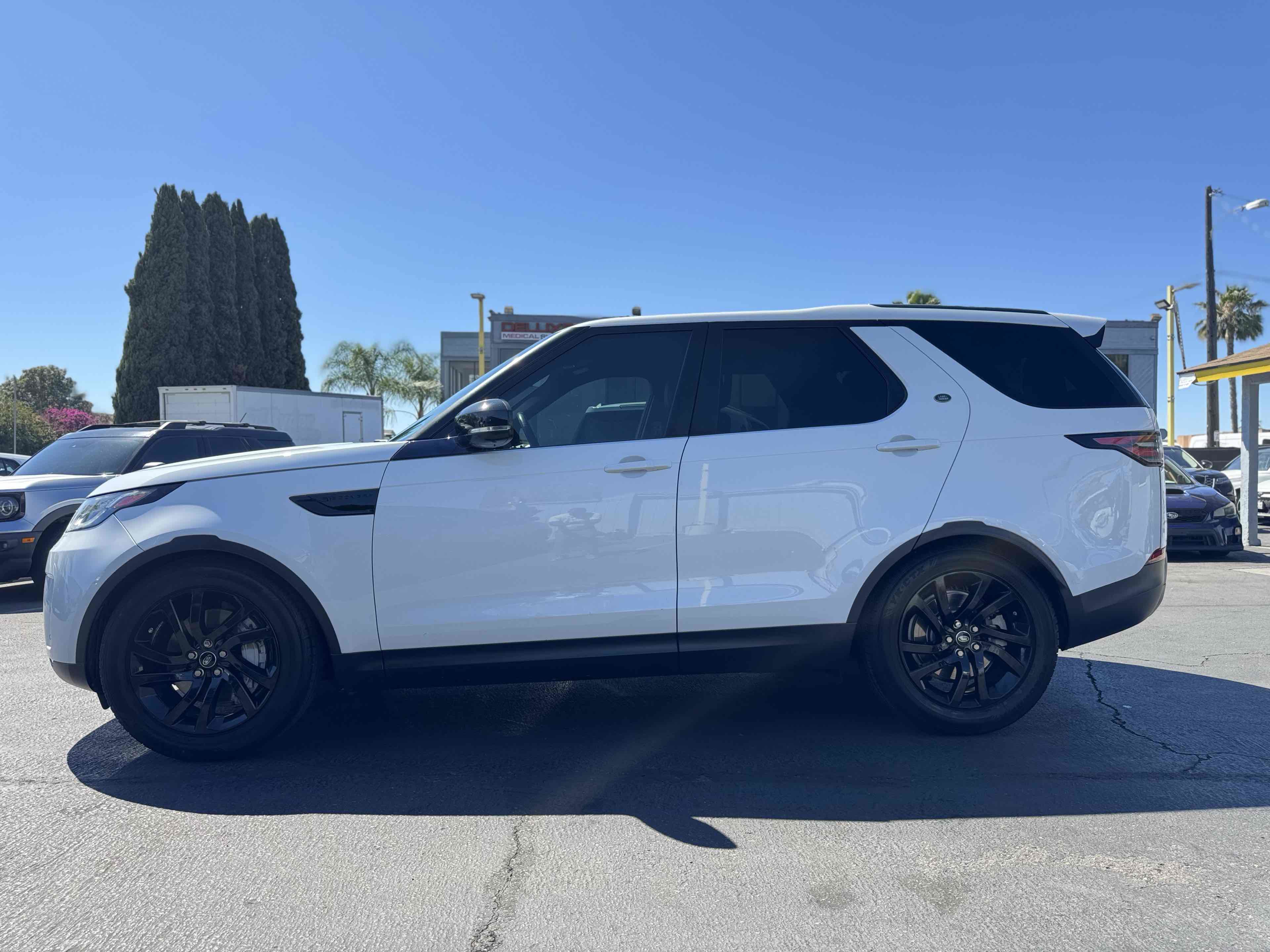 Used 2018 Land Rover Discovery HSE AWD/4WD image 6