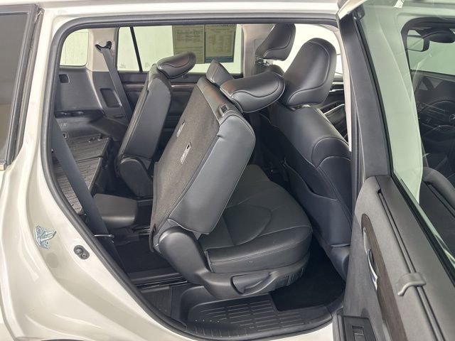 Used 2021 Toyota Highlander Limited image 14
