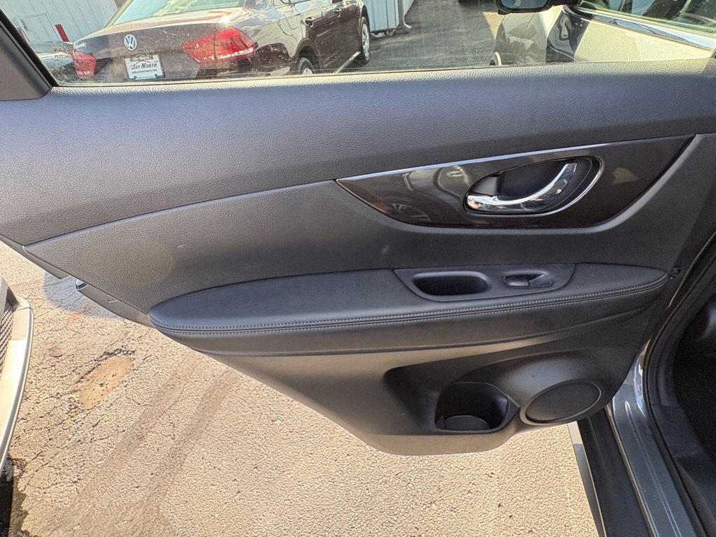 Used 2020 Nissan Rogue SV w/ Premium Package FWD image 13