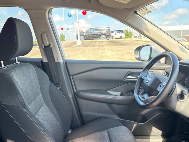 Used 2025 Nissan Rogue SV FWD image 13