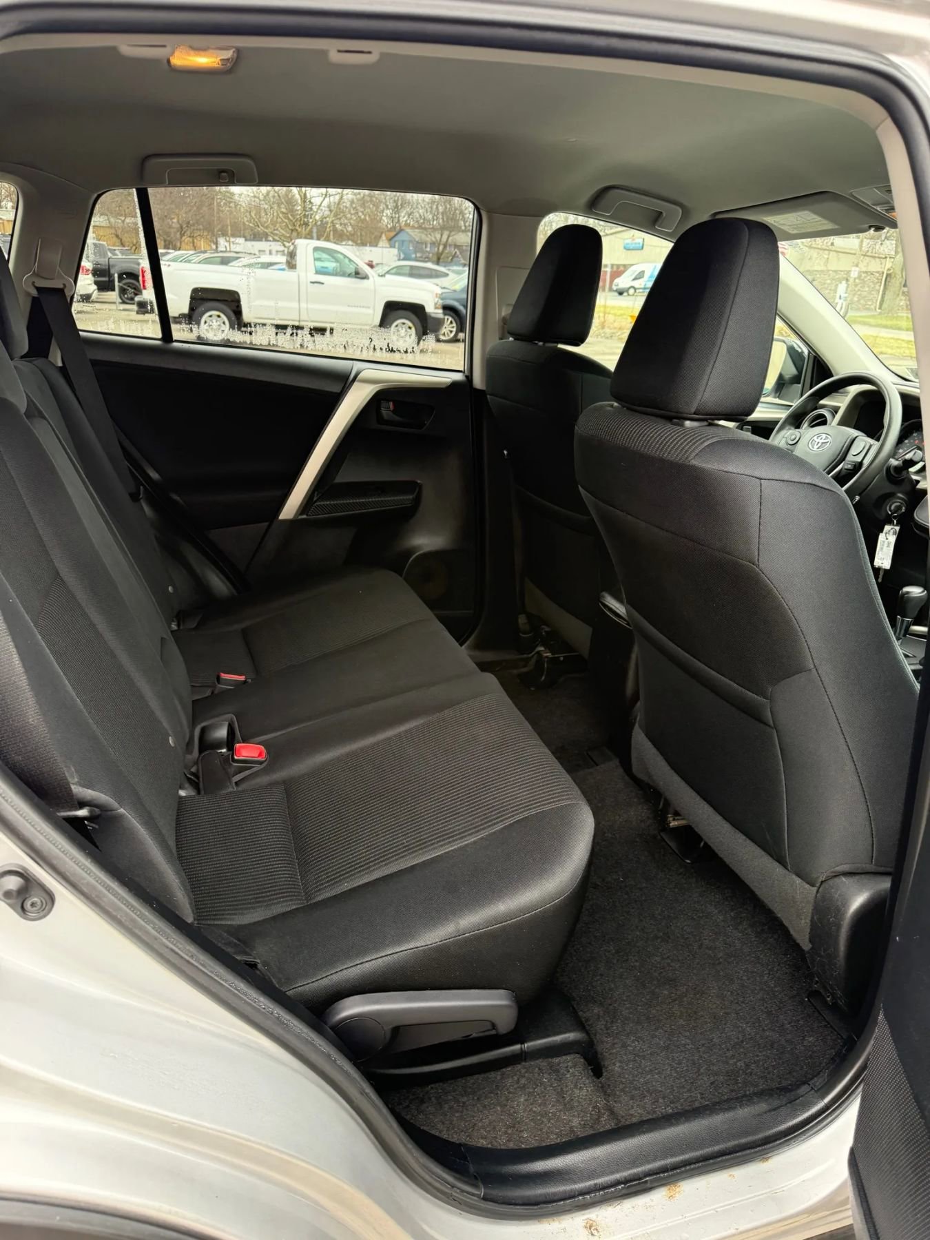 Used 2015 Toyota RAV4 LE AWD/4WD image 19