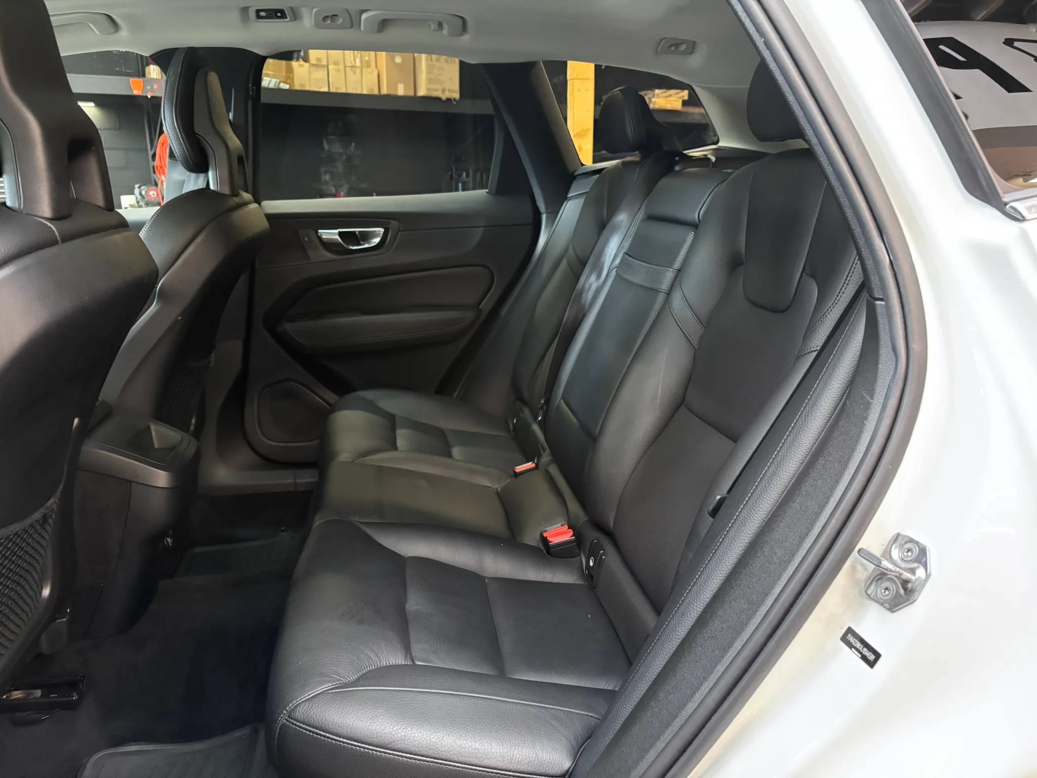 Used 2018 Volvo XC60 T6 Momentum w/ Vision Package AWD/4WD image 21