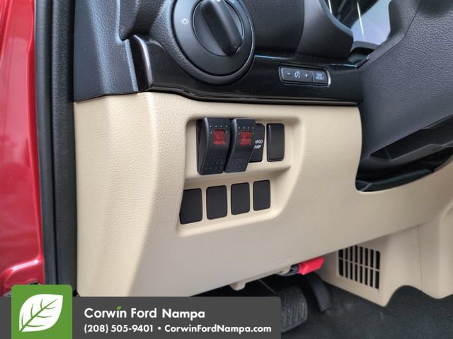 Used 2019 Nissan Titan SV AWD/4WD image 13