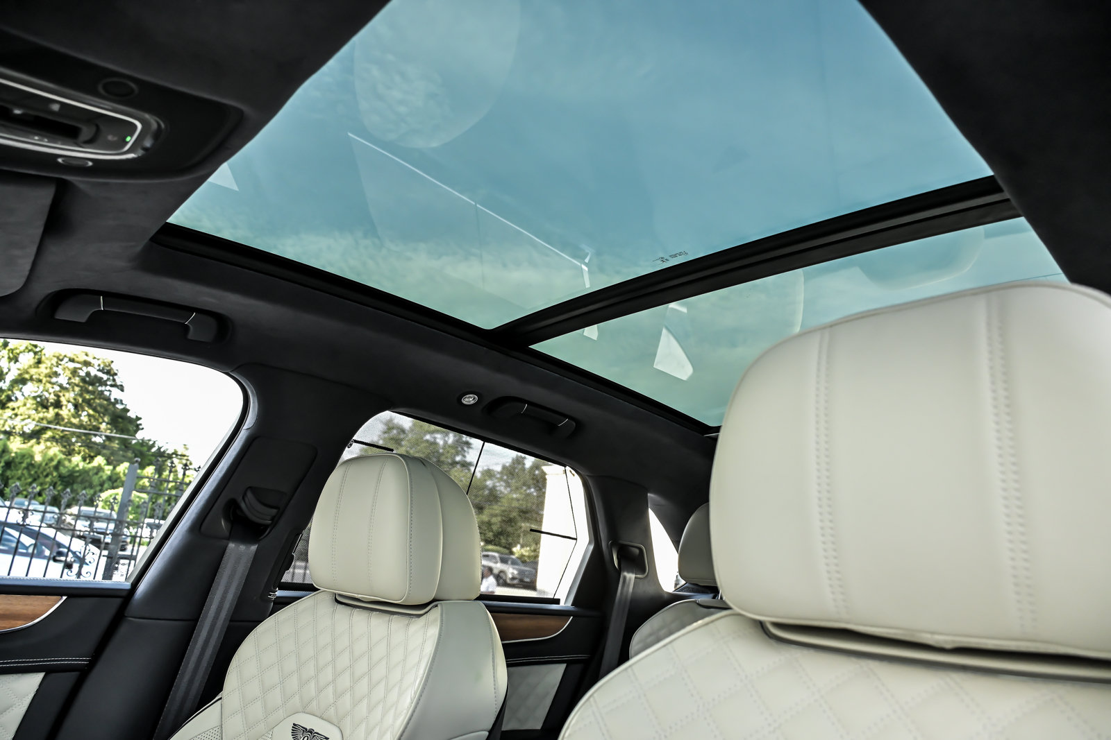 Certified 2023 Bentley Bentayga AWD/4WD image 22
