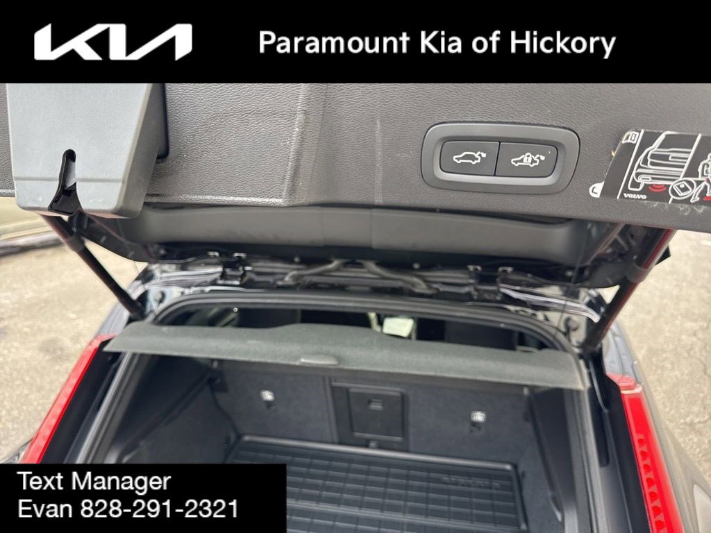 Used 2021 Volvo XC40 T5 R-Design w/ Advanced Package image 11