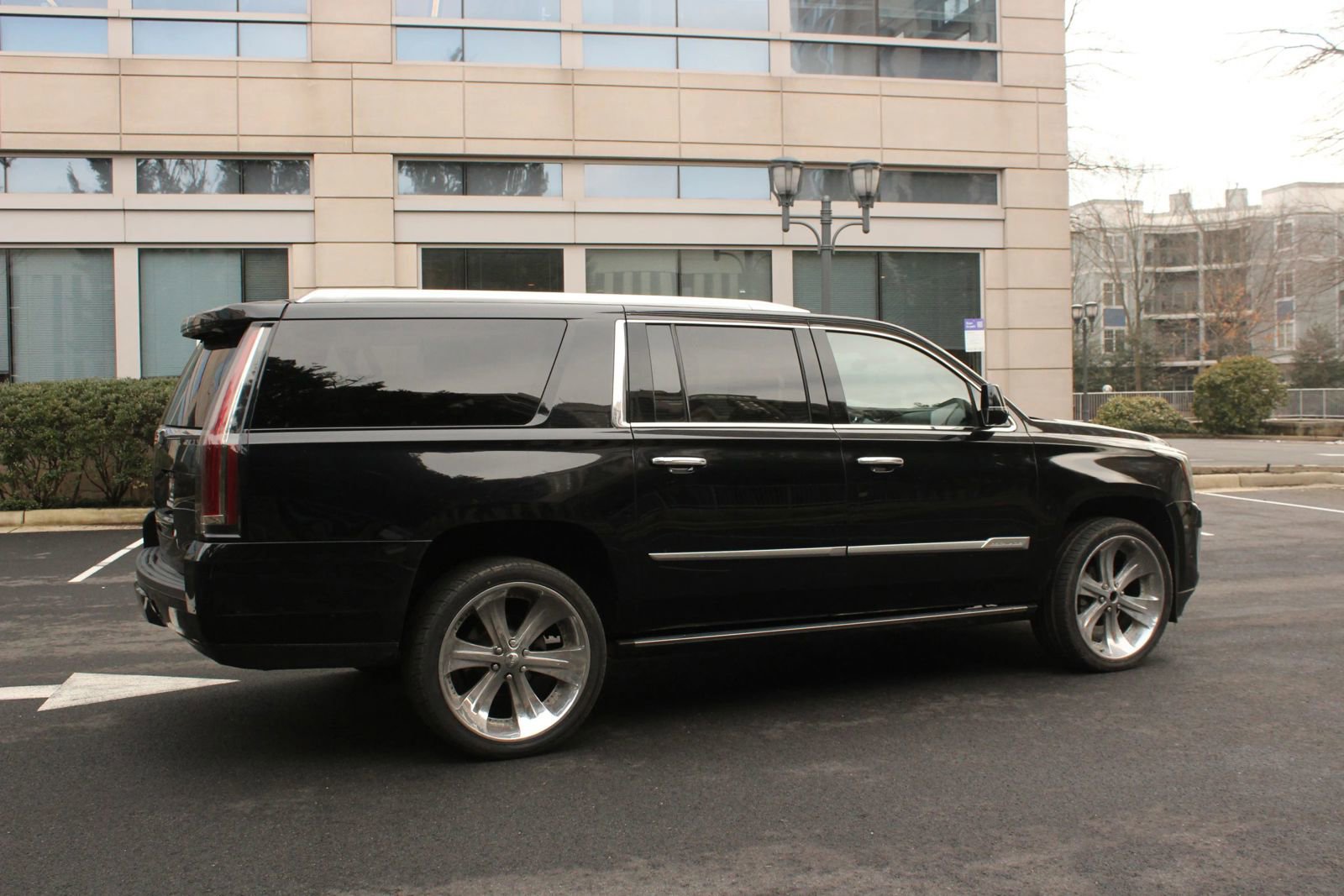 Used 2017 Cadillac Escalade ESV Platinum AWD/4WD image 5