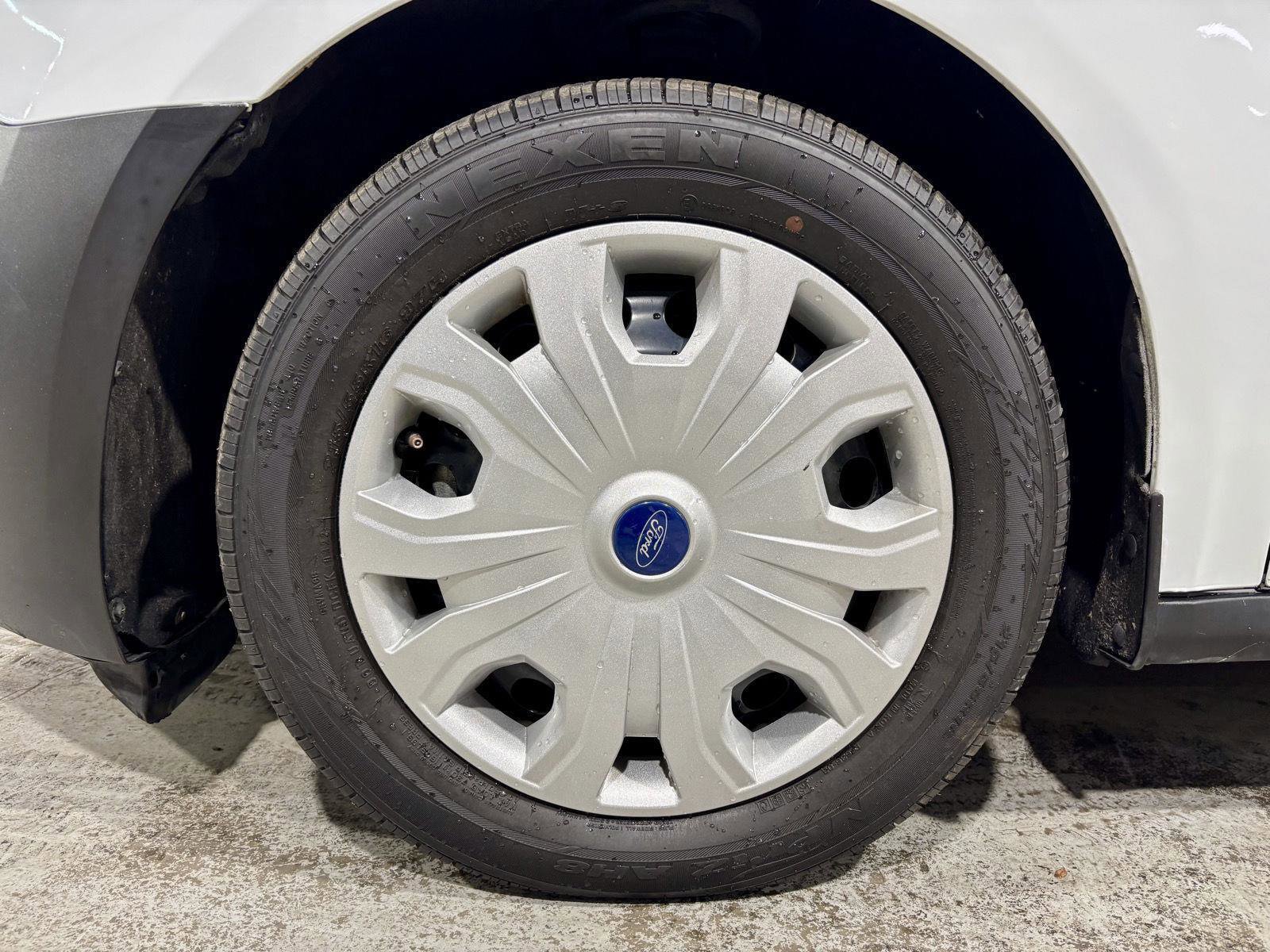 Used 2020 Ford Transit Connect XL image 20