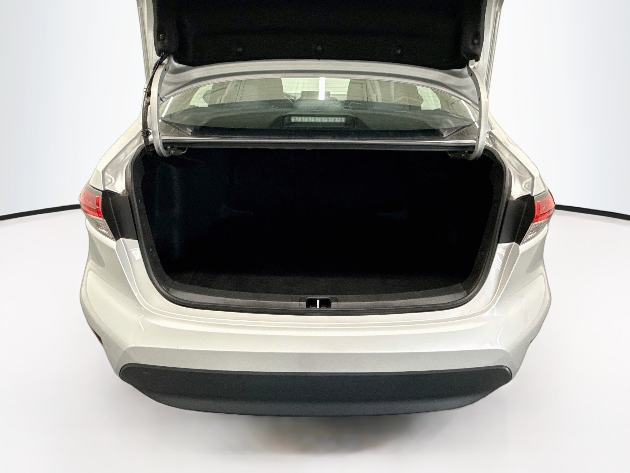 Used 2025 Toyota Corolla LE FWD image 28