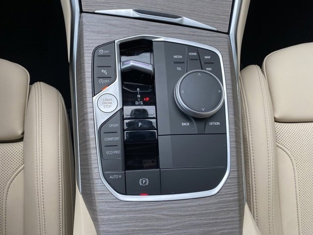 Used 2025 BMW 330i xDrive Sedan w/ Premium Package image 12