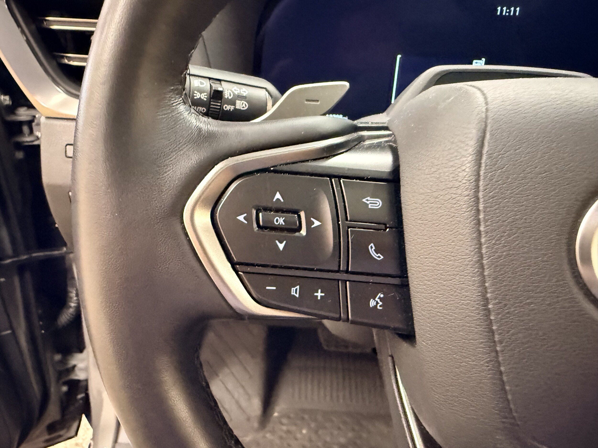 Used 2025 Lexus GX 550 w/ Accessory Package (2T) AWD/4WD image 11