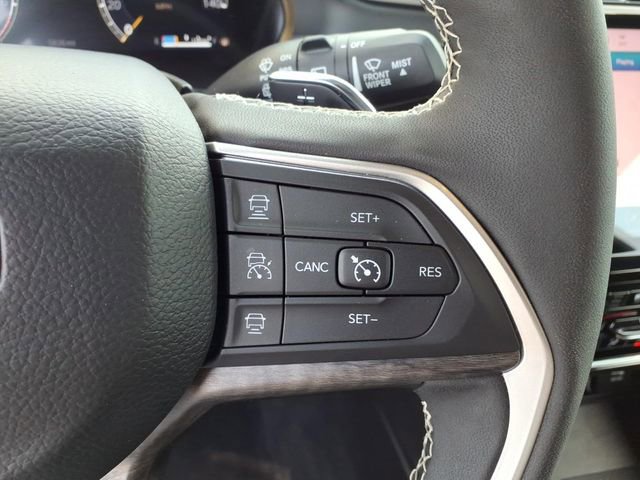 Used 2025 Jeep Grand Cherokee L Limited w/ Luxury Tech Group II image 9