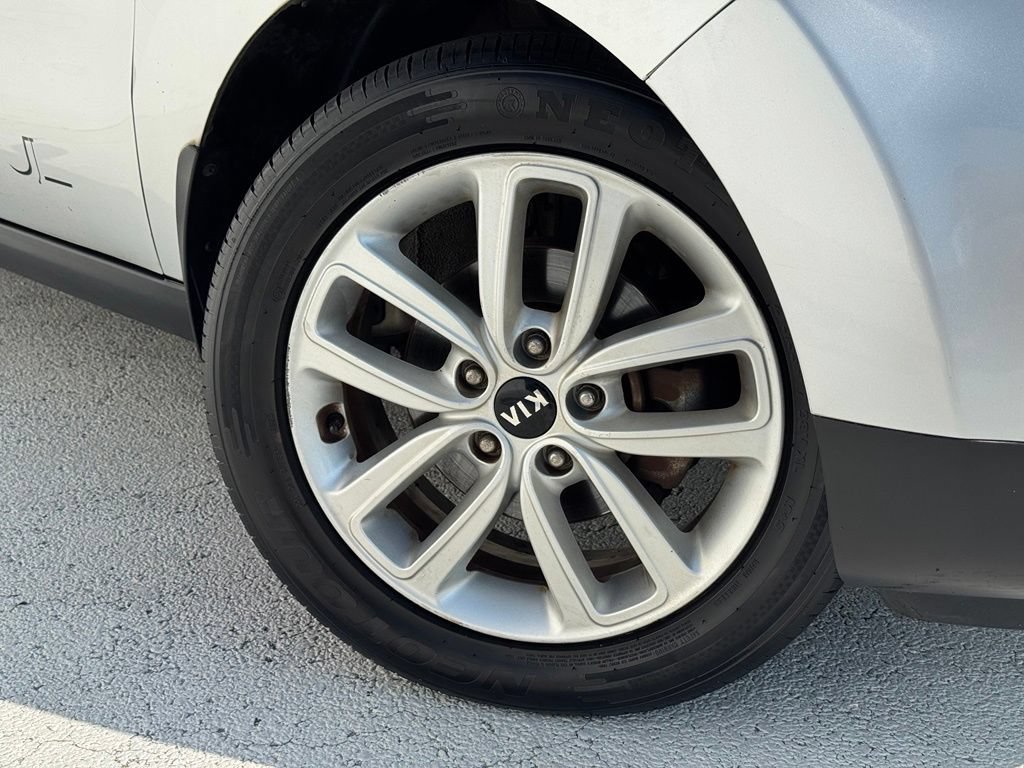 Used 2019 Kia Soul + FWD image 6