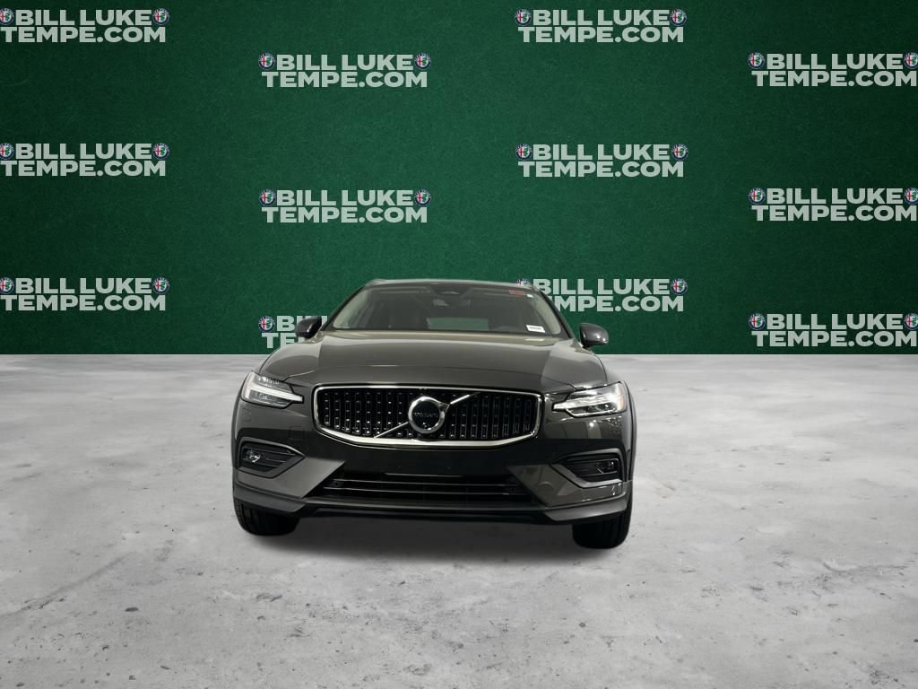 Used 2025 Volvo V60 B5 Cross Country Plus image 6