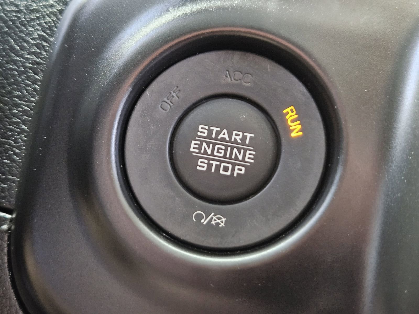 Used 2018 Jeep Wrangler Unlimited Sahara AWD/4WD image 24