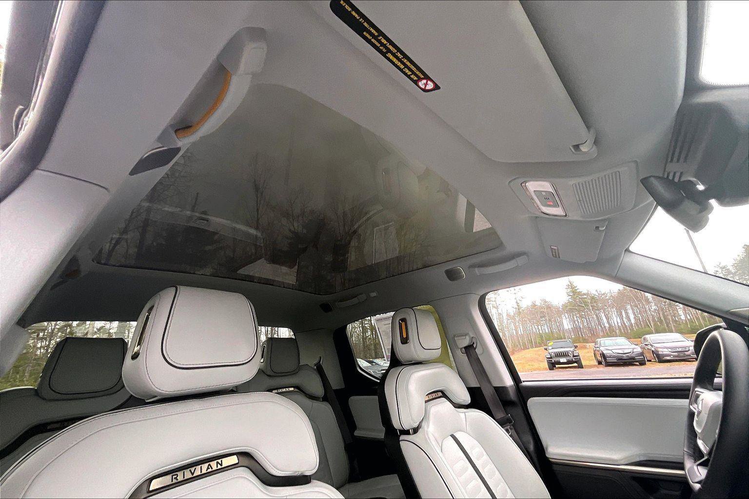 Used 2025 Rivian R1T Adventure image 17