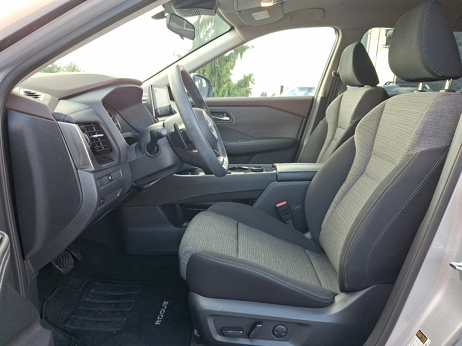 Certified 2022 Nissan Rogue SV image 13