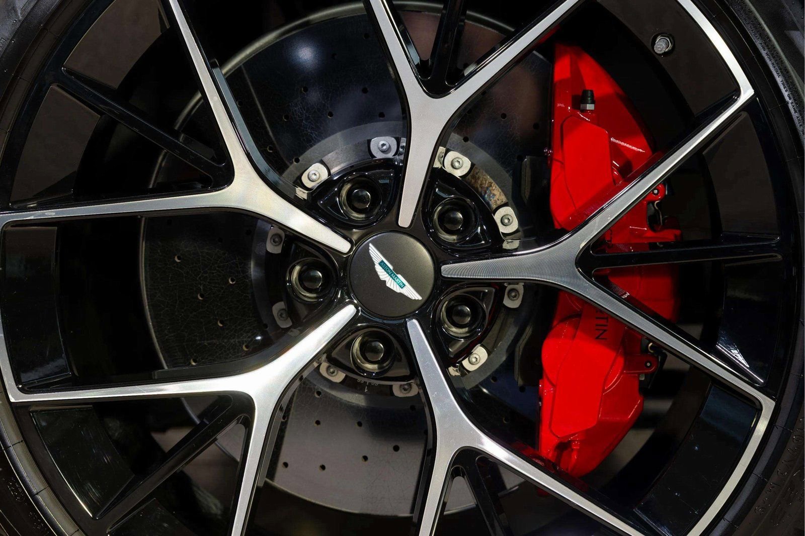 Used 2025 Aston Martin DBX 707 image 9