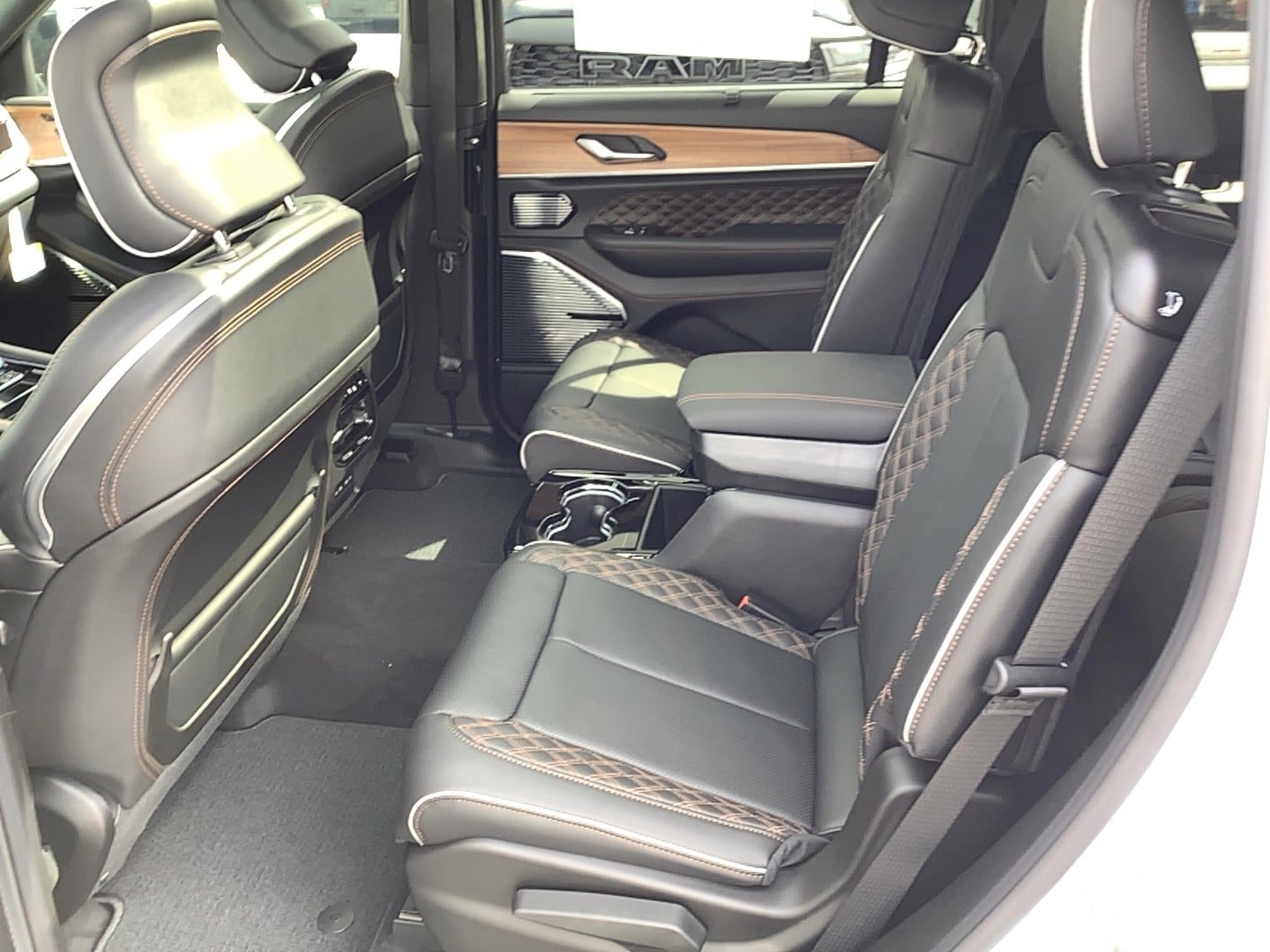 New 2026 Jeep Grand Cherokee L Summit AWD/4WD image 9