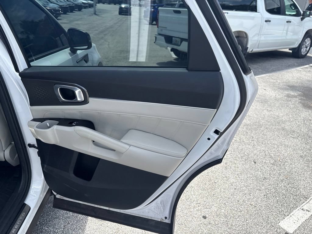 Certified 2023 Kia Sorento SX FWD image 13