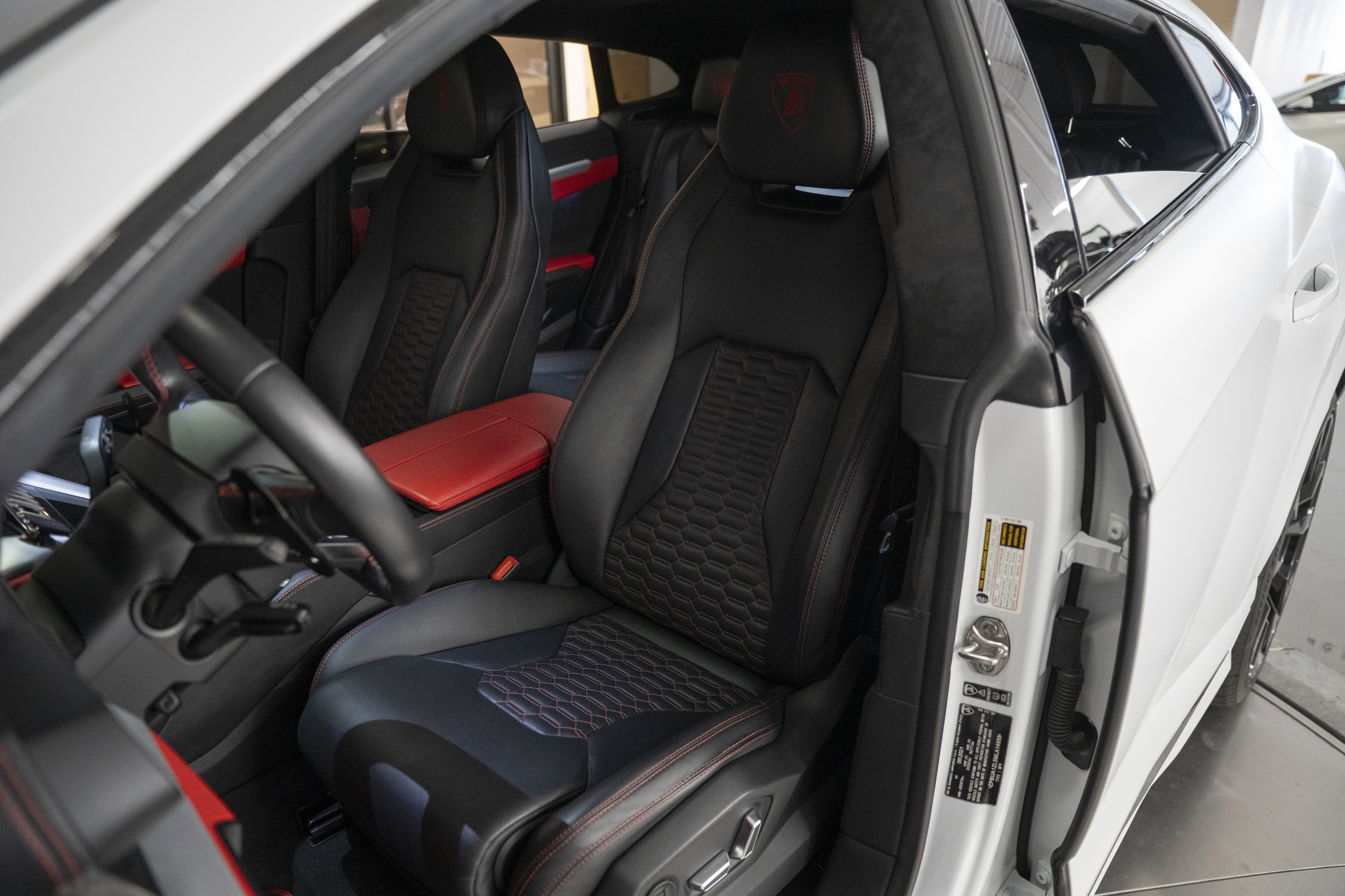 Used 2021 Lamborghini Urus AWD image 26