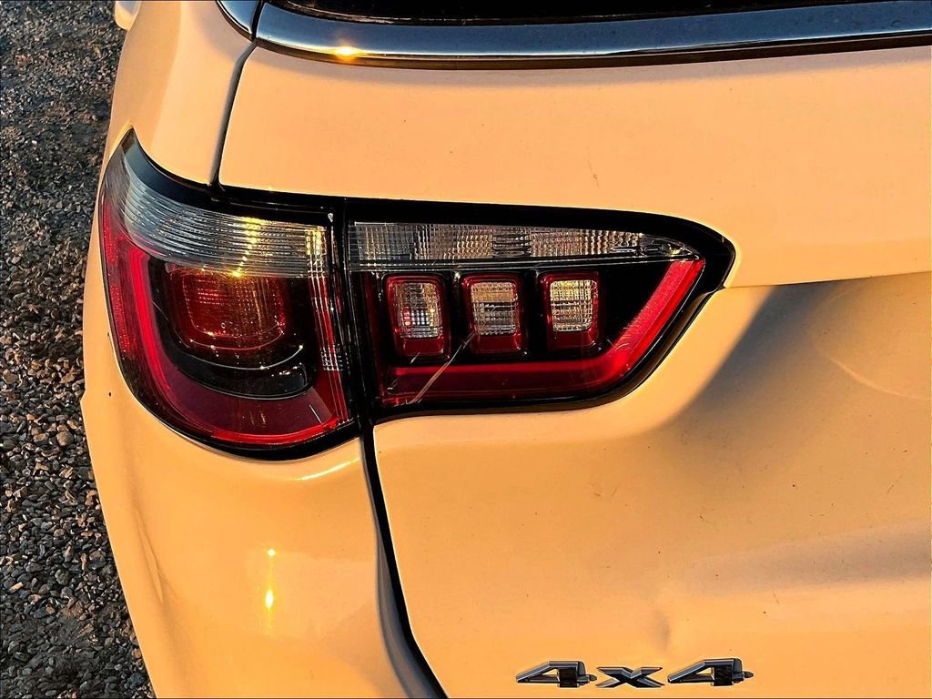 Used 2022 Jeep Compass Latitude image 25