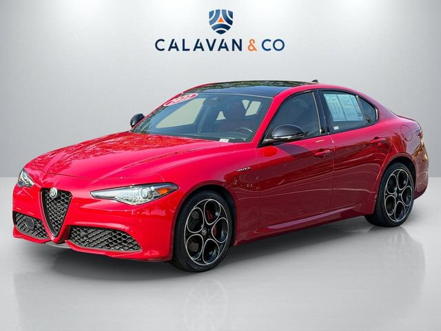 Used 2022 Alfa Romeo Giulia Veloce AWD/4WD image 3