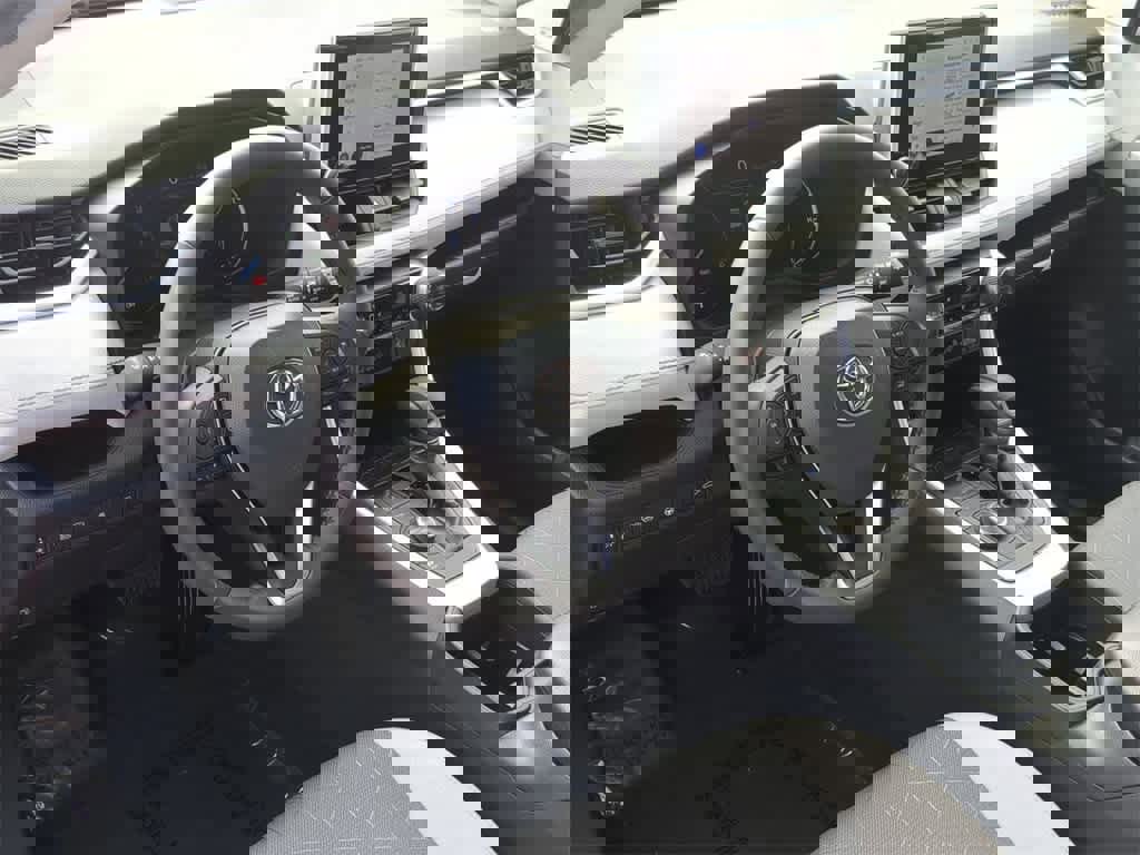 Used 2023 Toyota RAV4 XLE w/ Convenience Package image 2