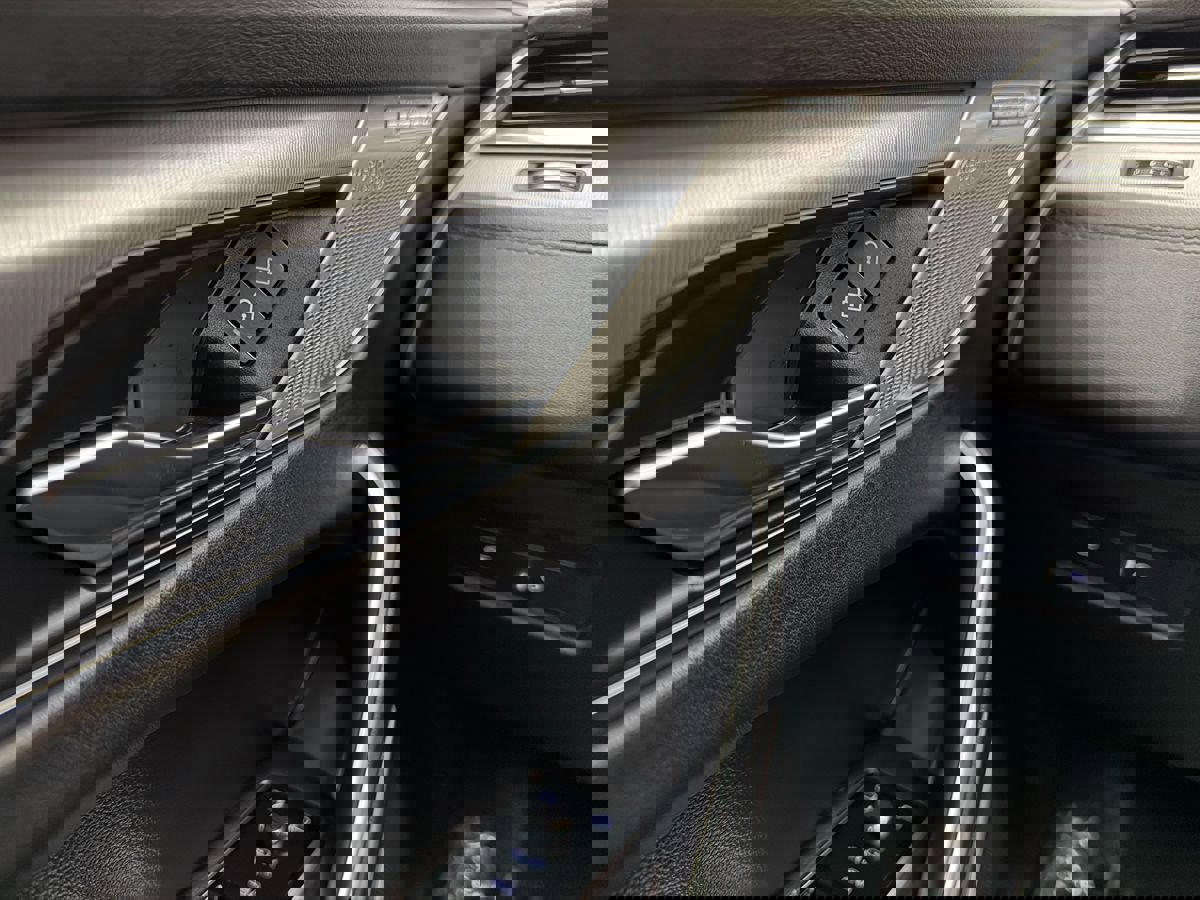 Used 2022 Jaguar F-PACE S image 18