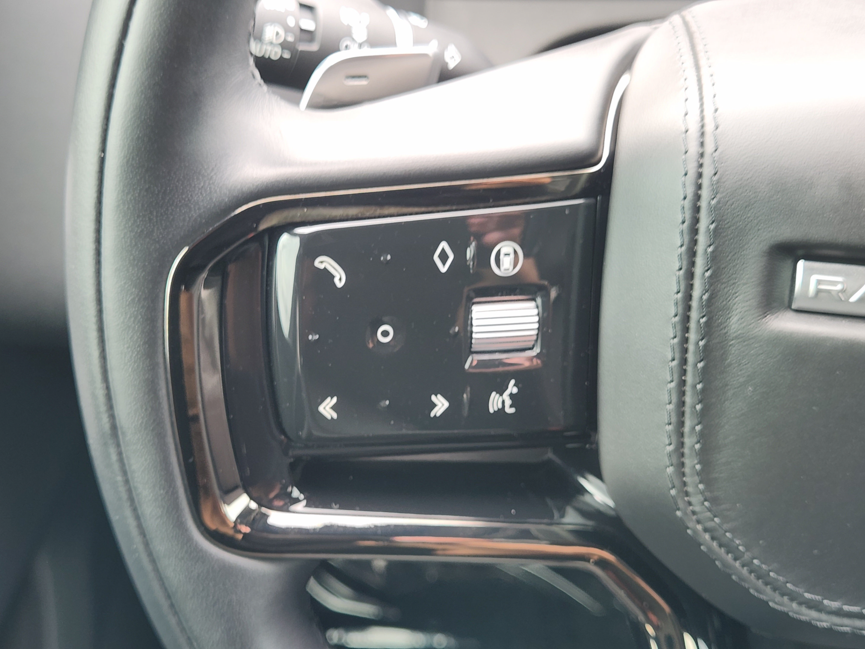 Used 2026 Land Rover Range Rover Velar Dynamic SE AWD/4WD image 24