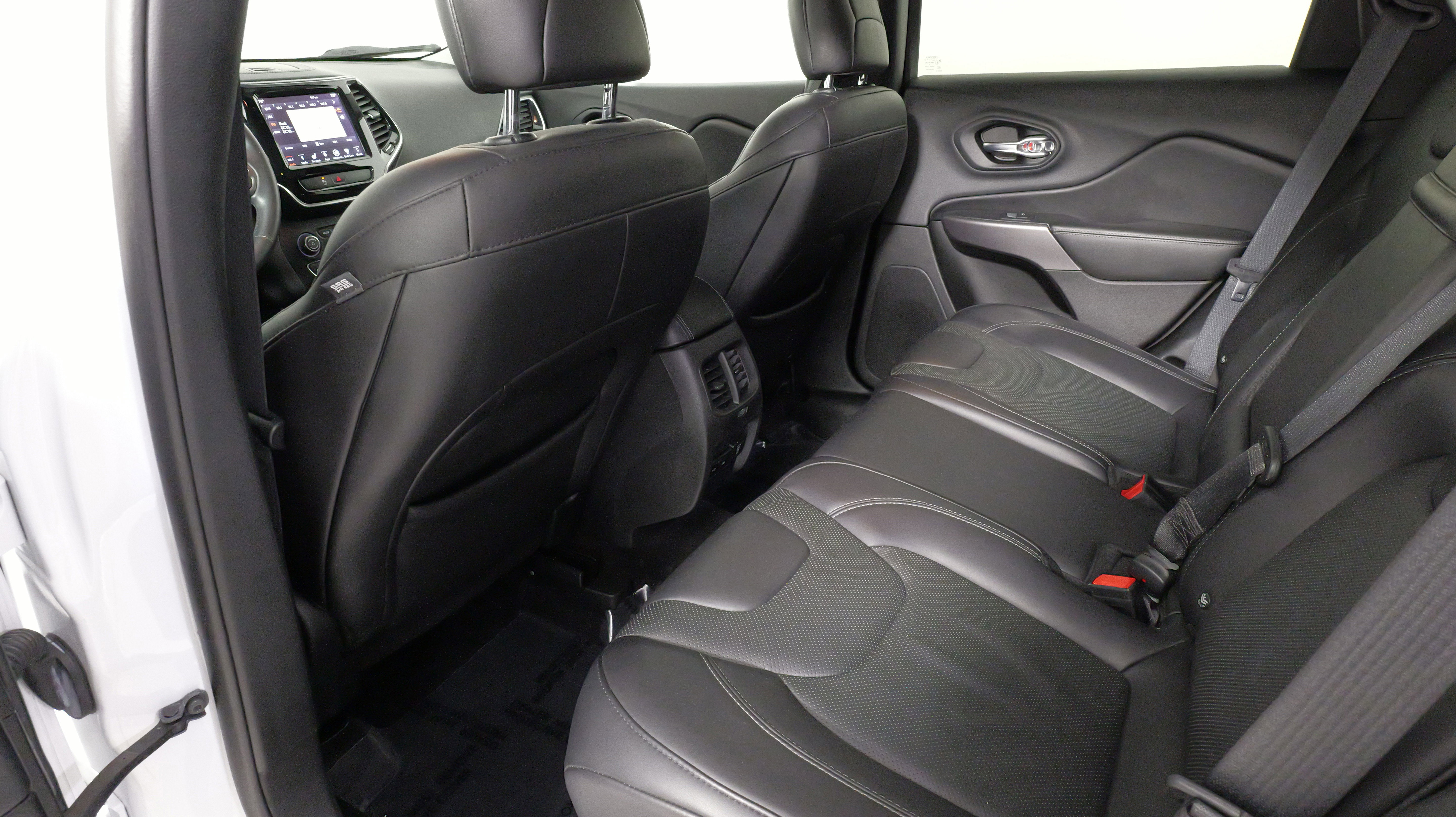 Used 2019 Jeep Cherokee Limited image 32