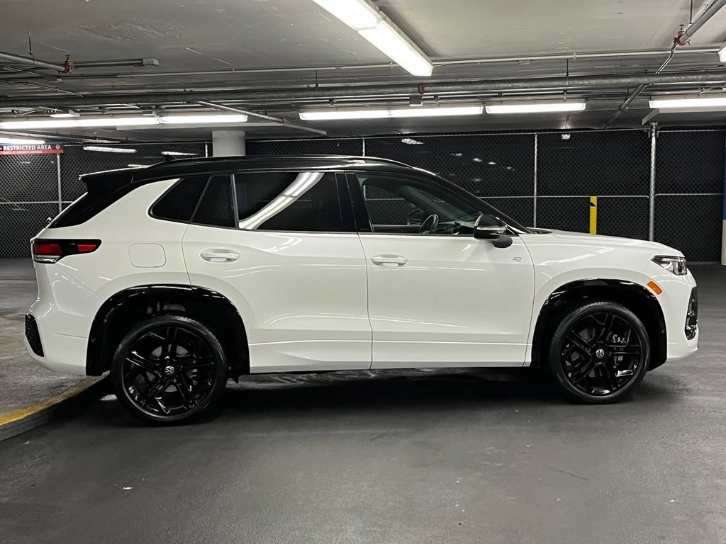 Used 2025 Volkswagen Tiguan SE R-Line AWD/4WD image 41
