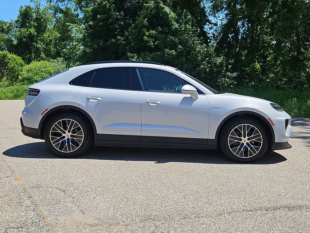 Certified 2025 Porsche Macan 4 Electric AWD/4WD image 8