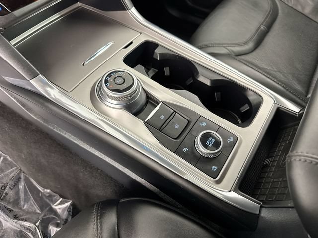 Used 2020 Ford Explorer Platinum w/ Premium Technology Package AWD/4WD image 18