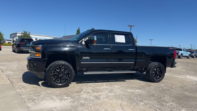 Used 2018 Chevrolet Silverado 2500 High Country w/ Duramax Plus Package AWD/4WD image 5