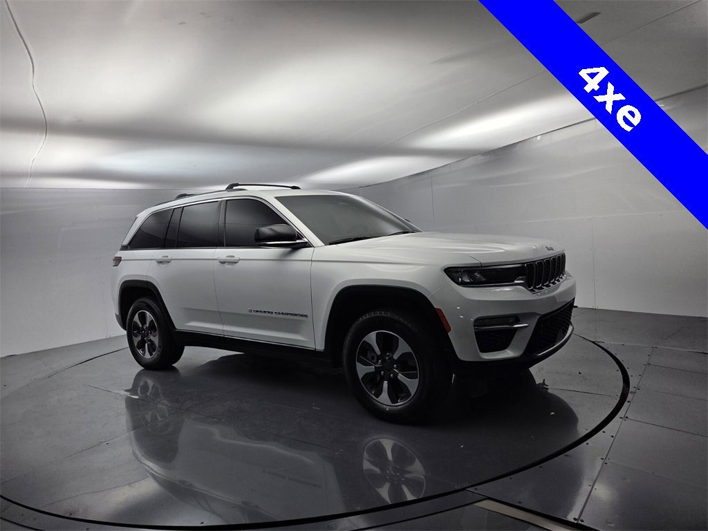 Used 2023 Jeep Grand Cherokee 4WD 4xe image 3
