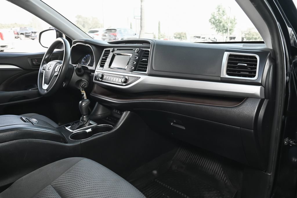Used 2019 Toyota Highlander LE FWD image 42