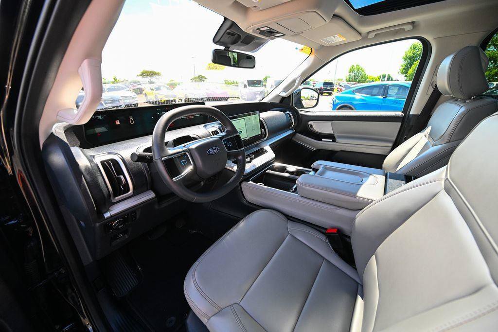 Certified 2025 Ford Expedition Active AWD/4WD image 19
