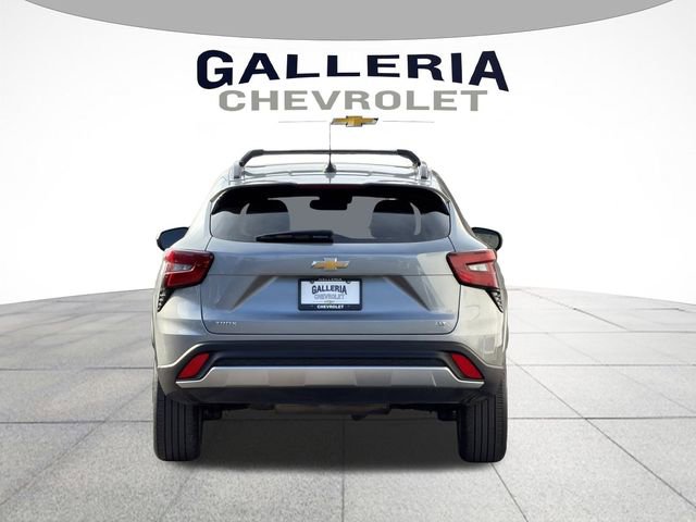 Used 2024 Chevrolet Trax LT w/ LT Convenience Package image 6