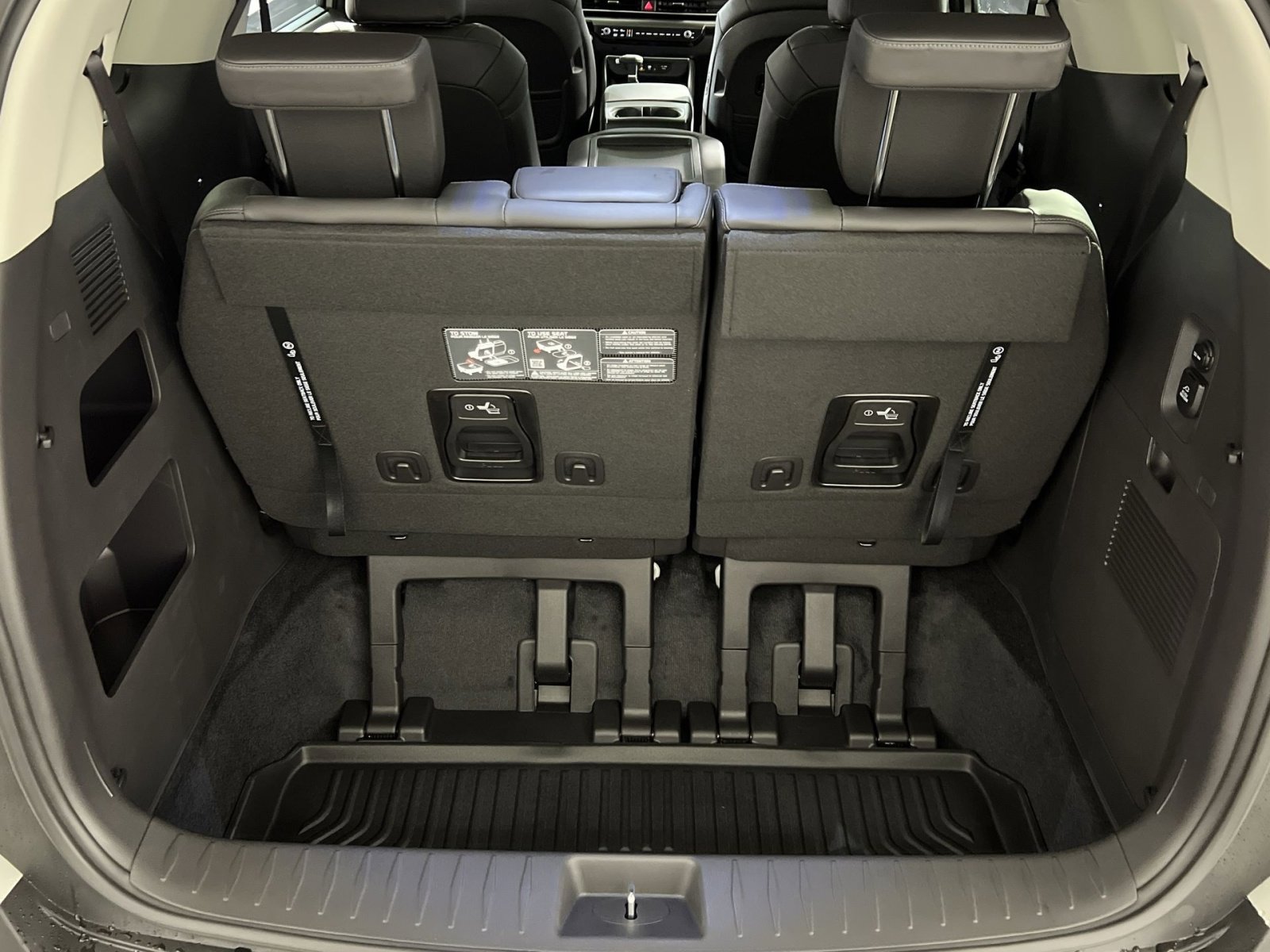 New 2026 Kia Carnival SX w/ SX Dark Edition Package image 25
