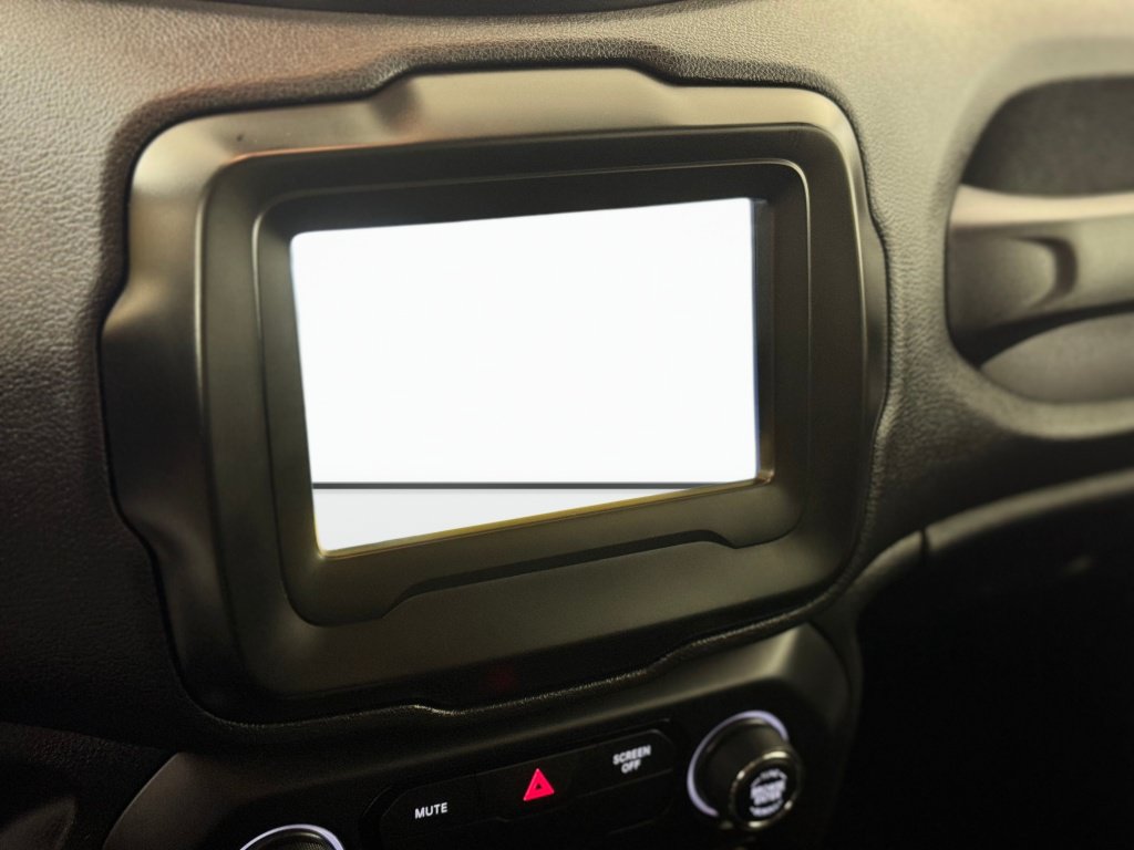 Used 2018 Jeep Renegade Latitude w/ Cold Weather Group AWD/4WD image 25