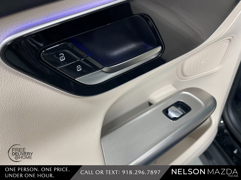 Used 2024 Mercedes-Benz GLC 300 4MATIC image 35