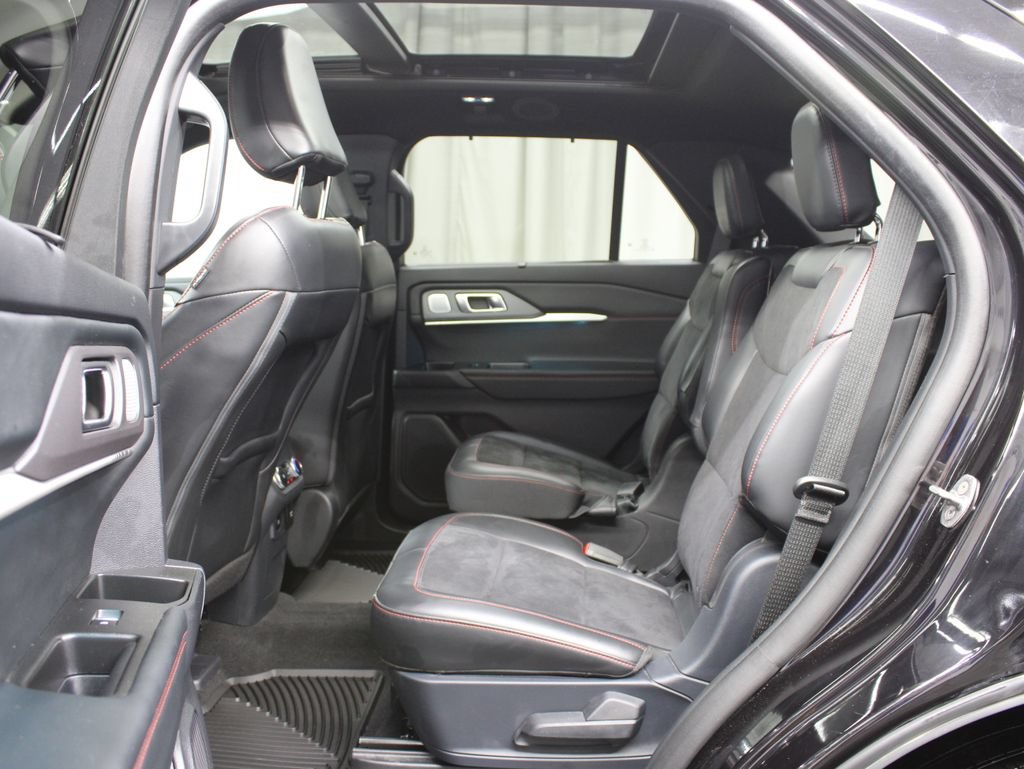 Used 2025 Ford Explorer ST AWD/4WD image 17