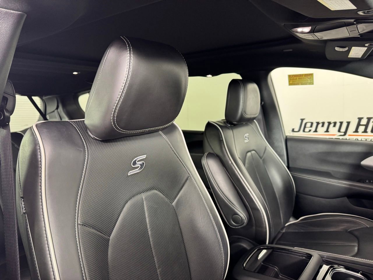 Used 2025 Chrysler Pacifica Limited image 33