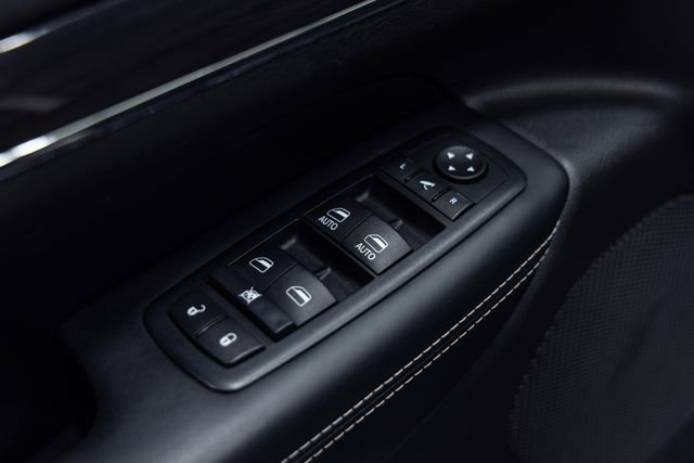 Used 2015 Jeep Grand Cherokee Overland AWD/4WD image 12