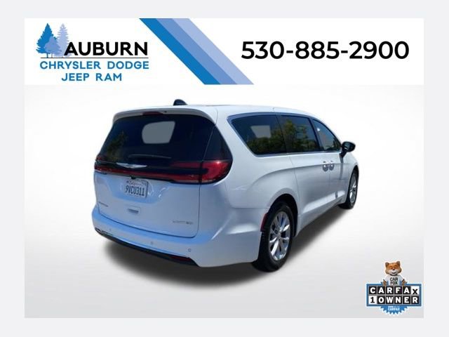 Used 2026 Chrysler Pacifica Limited FWD image 1