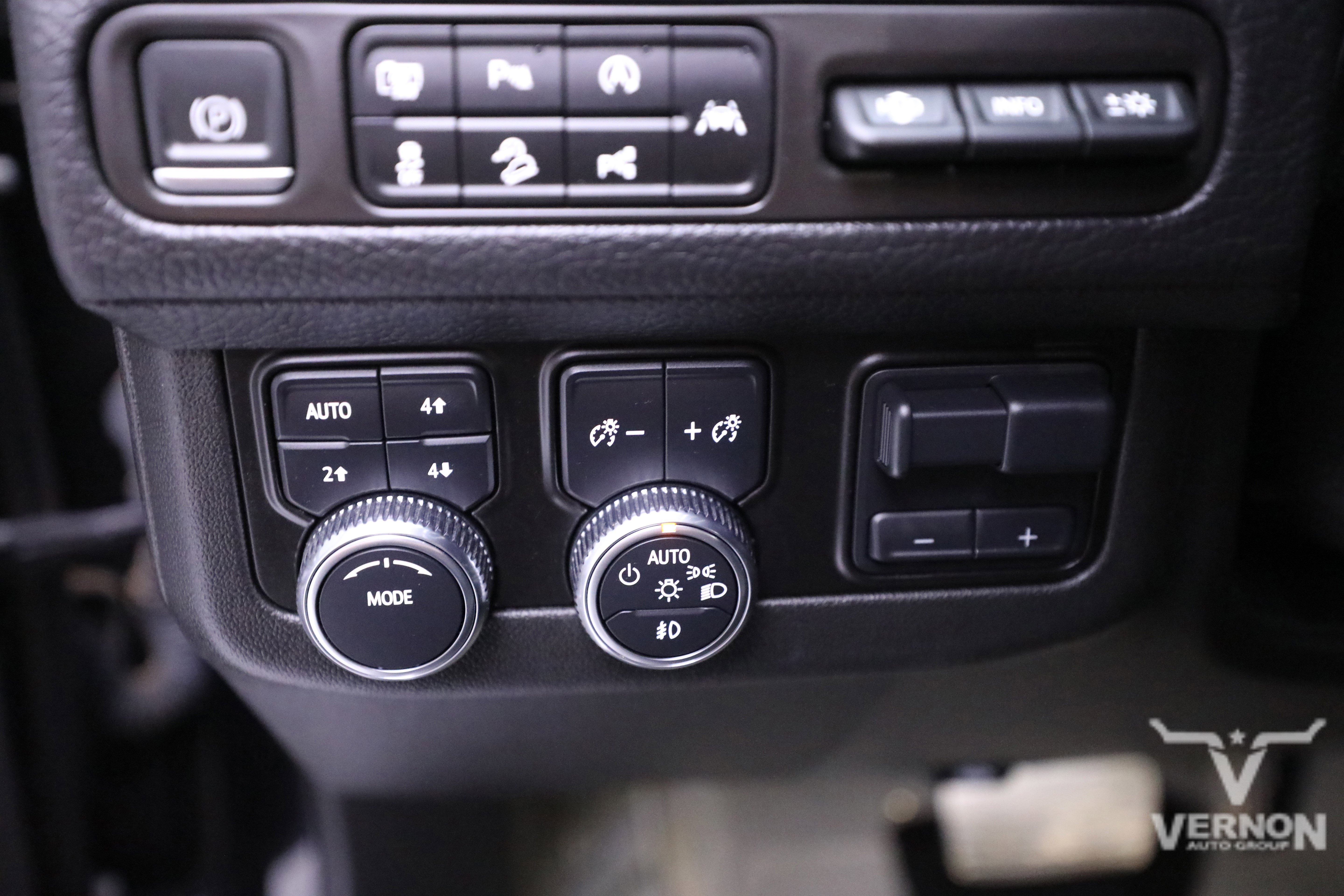 Used 2024 GMC Yukon Denali w/ Advanced Technology Package image 19