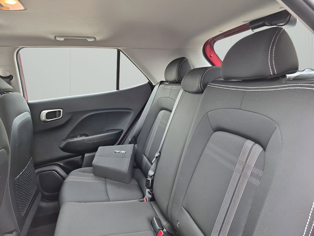 Used 2022 Hyundai Venue SEL image 19