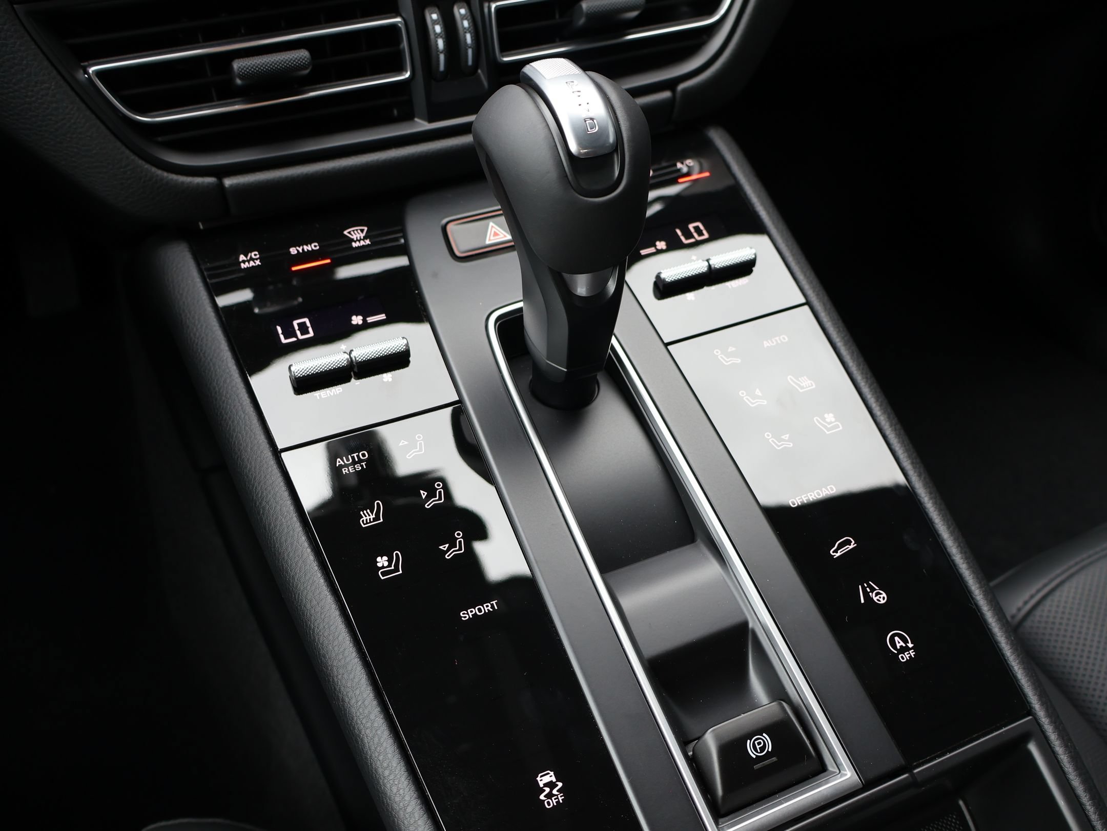 New 2026 Porsche Macan AWD/4WD image 25