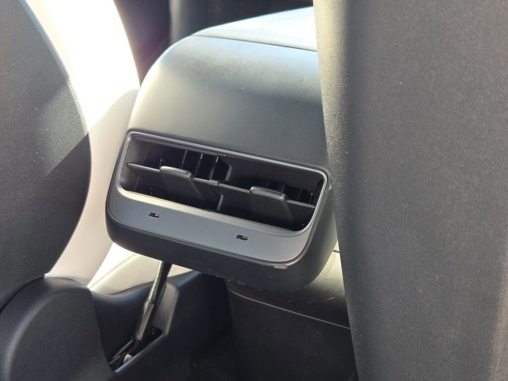 Used 2025 Tesla Model Y Performance image 10