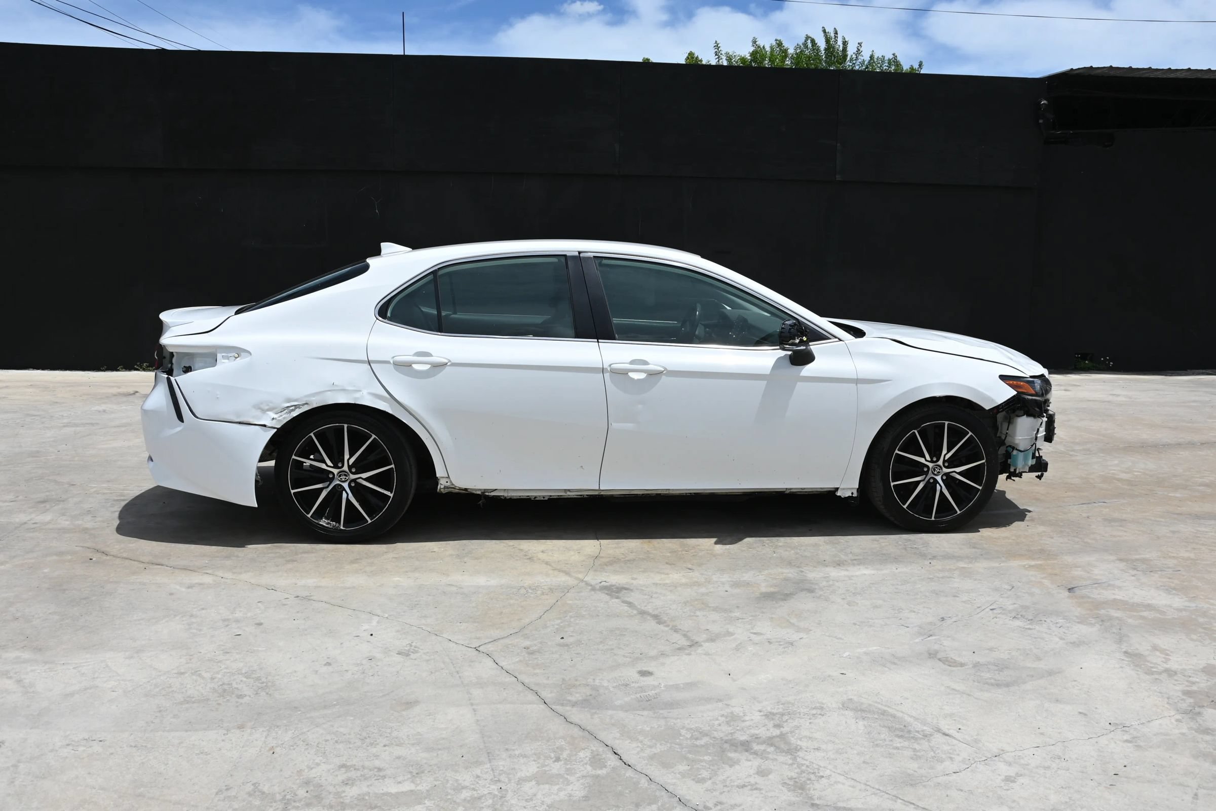 Used 2022 Toyota Camry SE FWD image 6